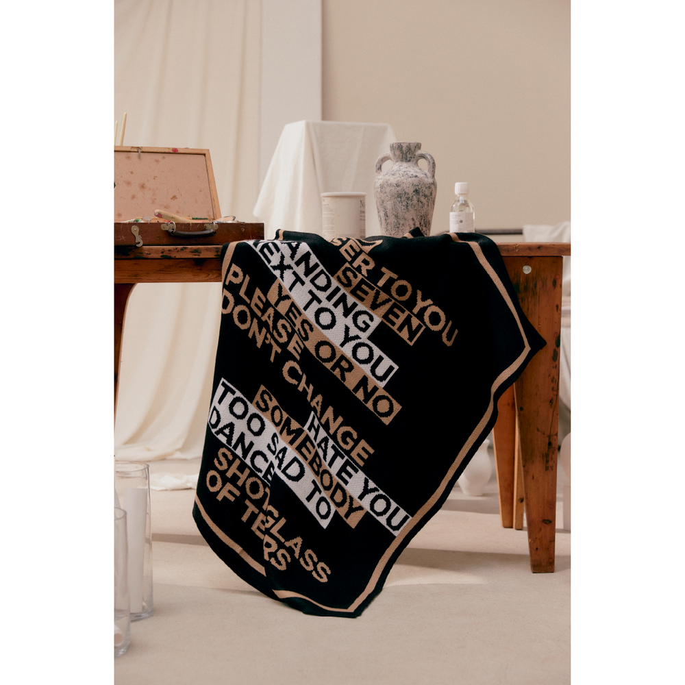 GOLDEN] BLANKET(2024年4月初旬以降発送) – BTS JAPAN OFFICIAL SHOP