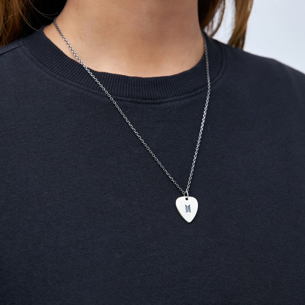 [SUGA] GUITAR PICK NECKLACE(2024年6月末以降発送) – BTS JAPAN OFFICIAL SHOP